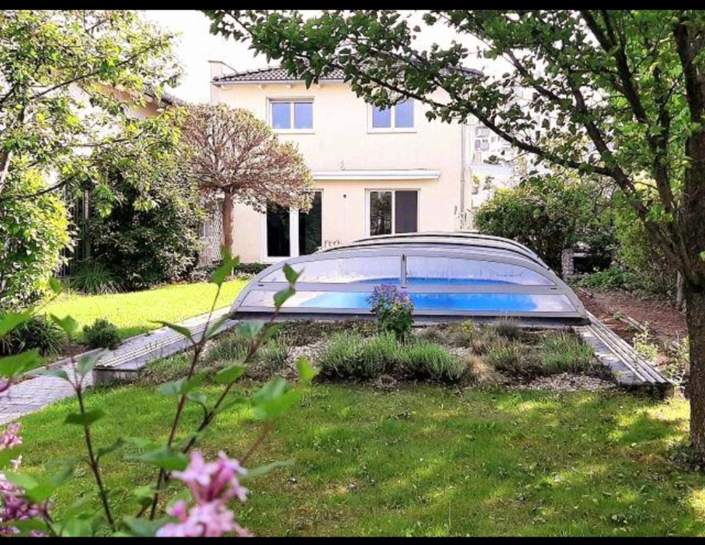 With Pool - Big Garden - Barbecue - Free Parking *