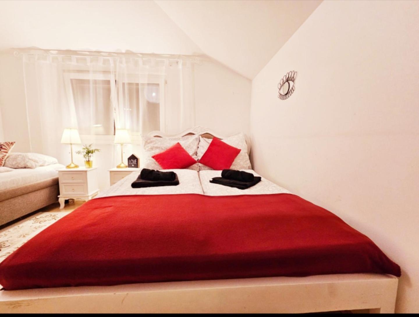 Villa With Pool - Big Garden - Barbecue - Free Parking *