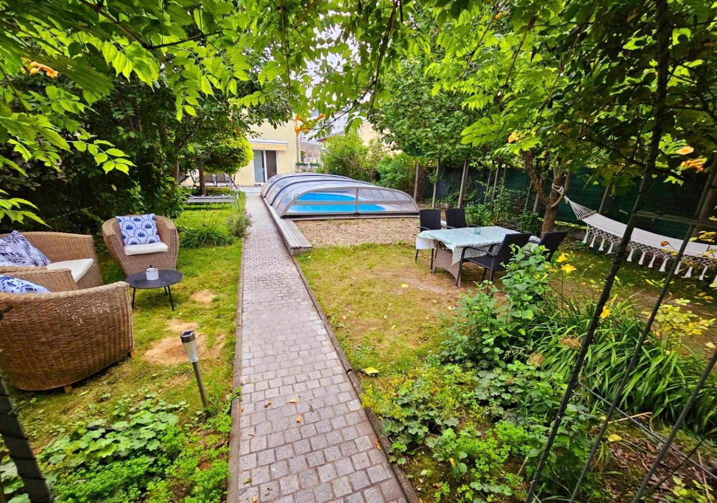 With Pool - Big Garden - Barbecue - Free Parking *