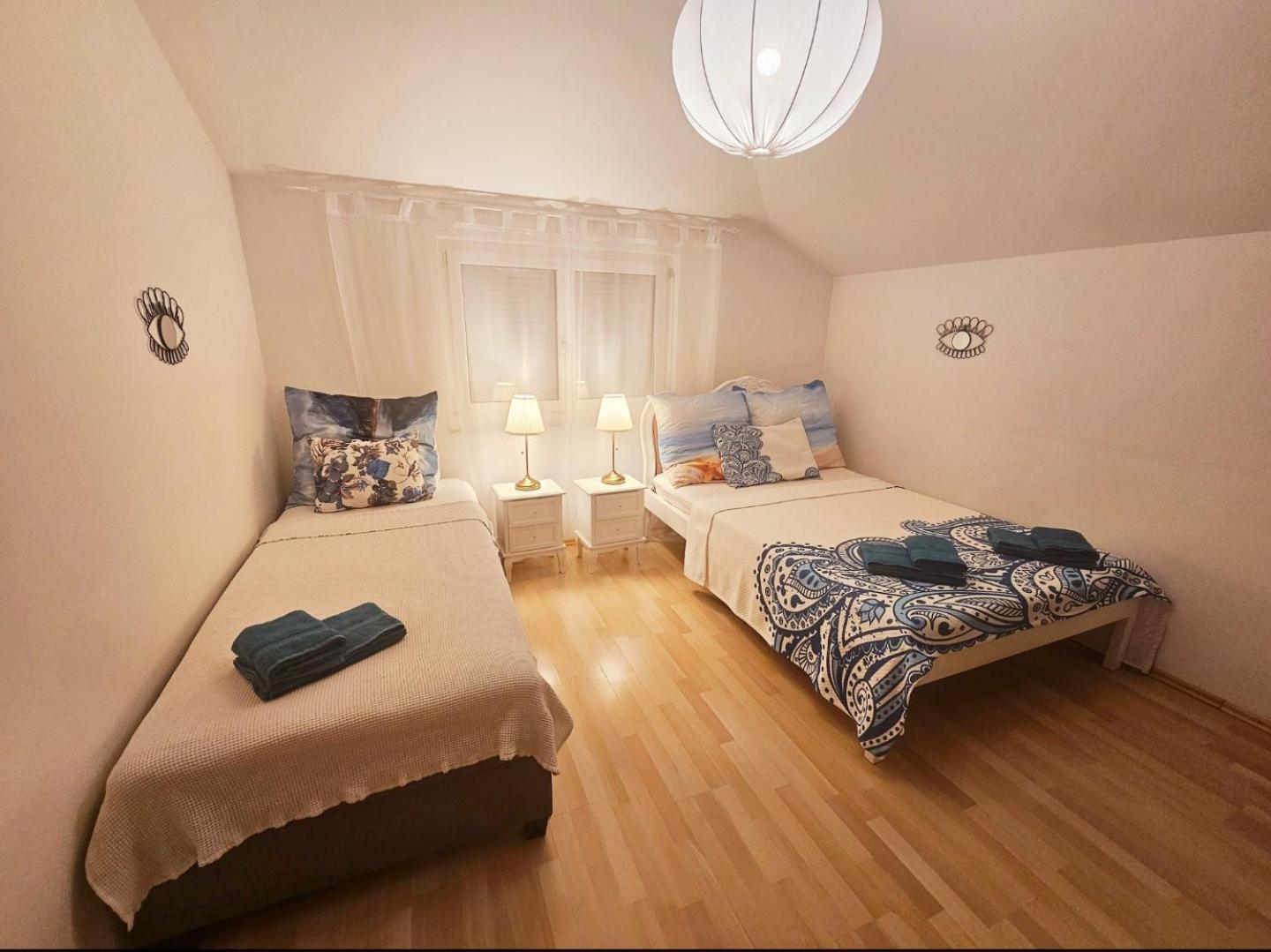 With Pool - Big Garden - Barbecue - Free Parking