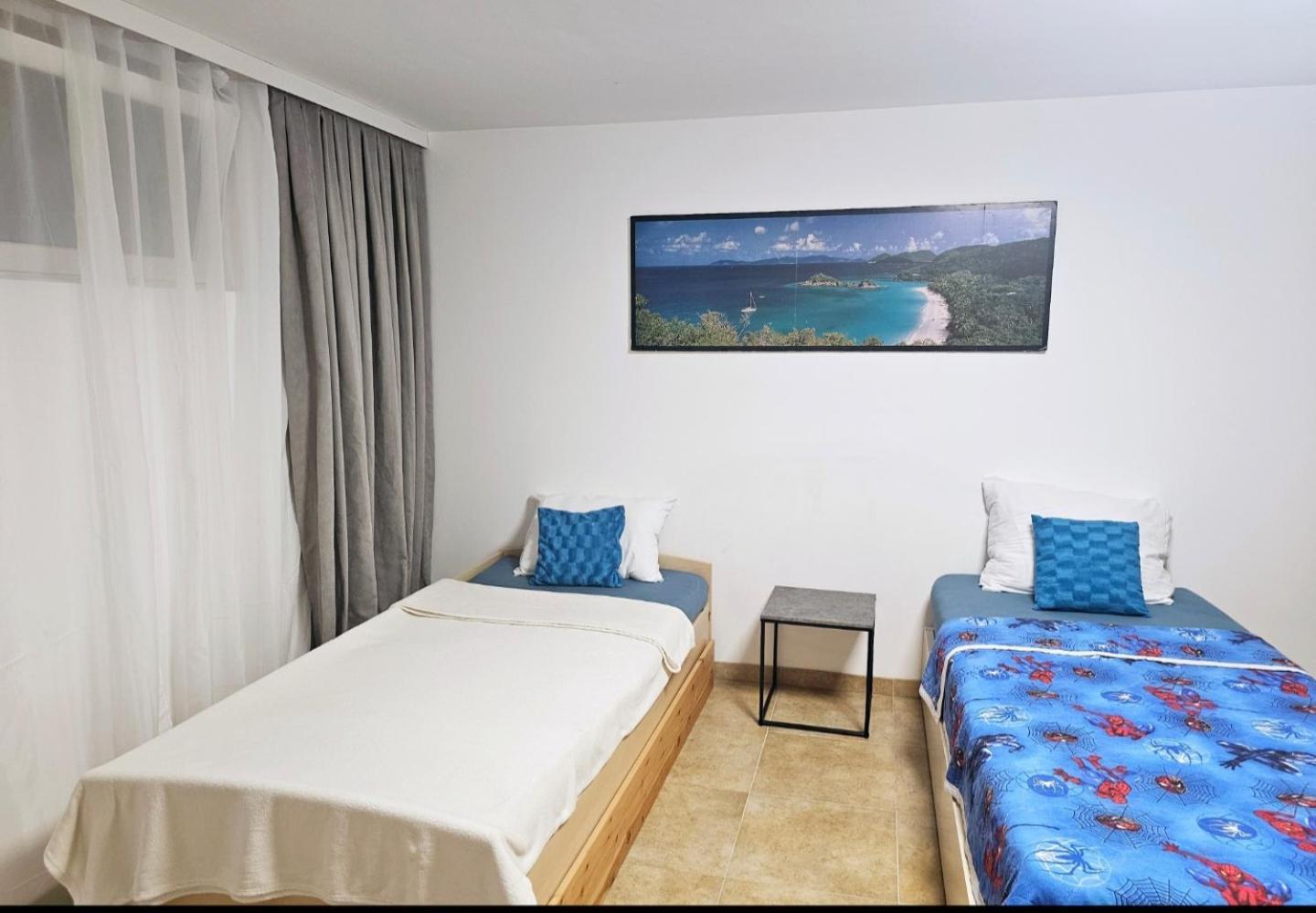 Villa With Pool - Big Garden - Barbecue - Free Parking *